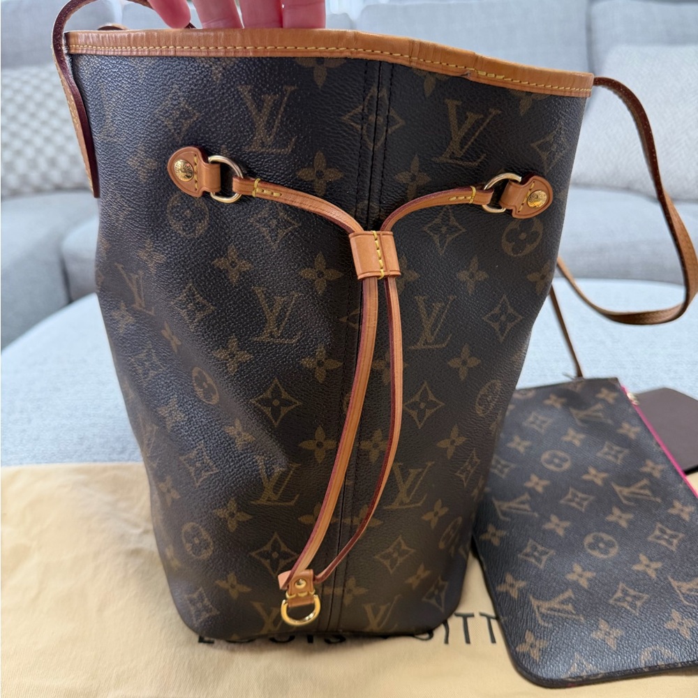 Louis Vuitton Neverfull MM Raspberry - Picture 15 of 15